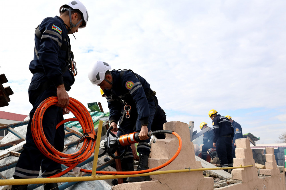 Naxçıvanda fövqəladə hallara dair taktiki-xüsusi təlim keçirilib<font color=red> - FOTOLAR</font>