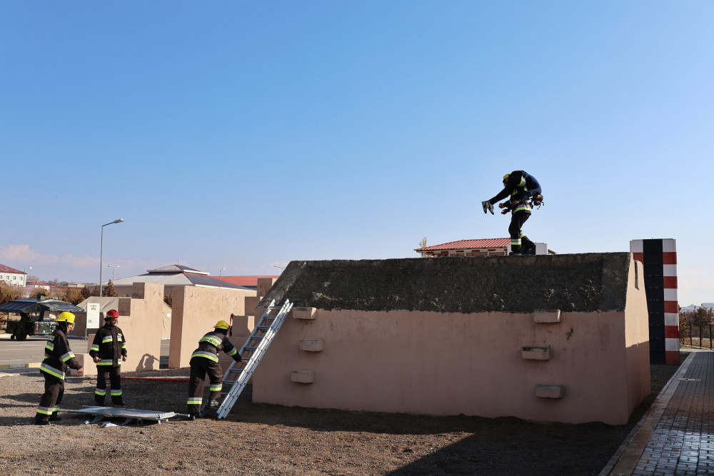 Naxçıvanda fövqəladə hallara dair taktiki-xüsusi təlim keçirilib<font color=red> - FOTOLAR</font>