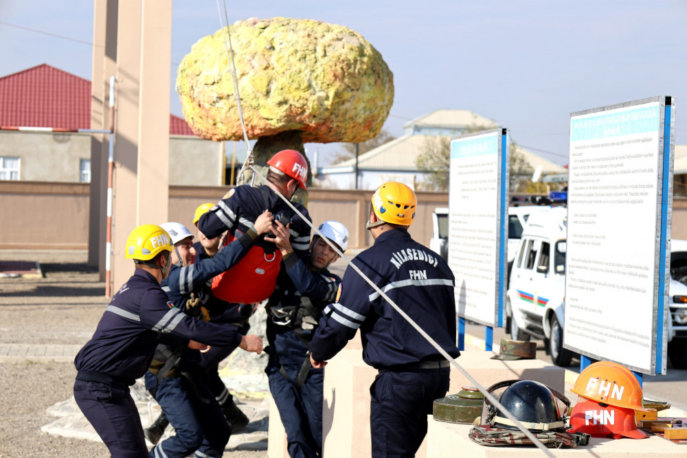 Naxçıvanda fövqəladə hallara dair taktiki-xüsusi təlim keçirilib<font color=red> - FOTOLAR</font>
