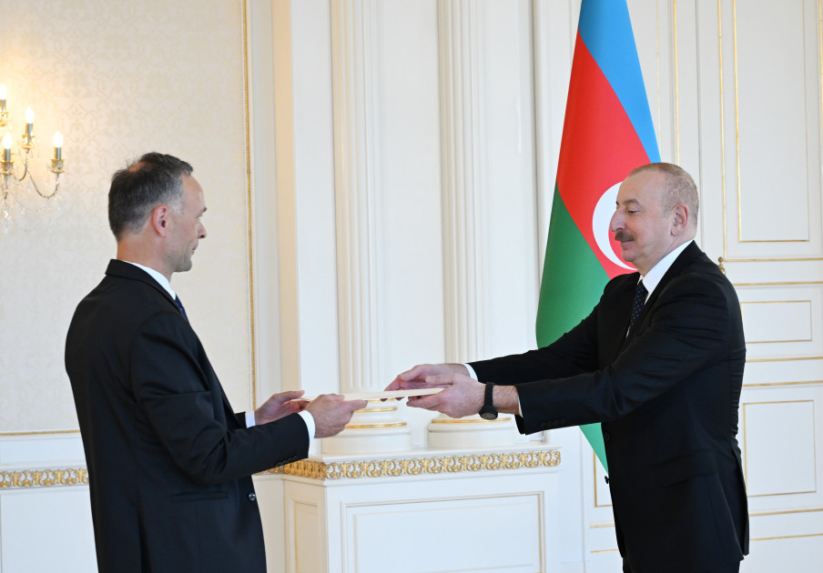 Prezident İlham Əliyev Litvanın Azərbaycanda yeni təyin olunmuş səfirinin etimadnaməsini qəbul edib<font color='red'> - YENİLƏNİB</font><font color=red> - FOTOLAR</font>