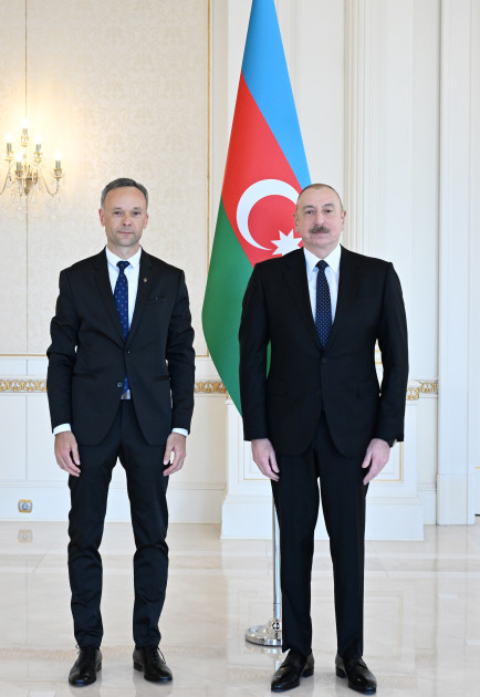 Prezident İlham Əliyev Litvanın Azərbaycanda yeni təyin olunmuş səfirinin etimadnaməsini qəbul edib<font color='red'> - YENİLƏNİB</font><font color=red> - FOTOLAR</font>