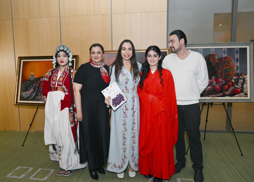Leyla Əliyeva və Arzu Əliyeva UNEC-də distant Çin dili təhsili alan tələbələrlə görüşüblər<font color=red> - FOTOLAR</font>