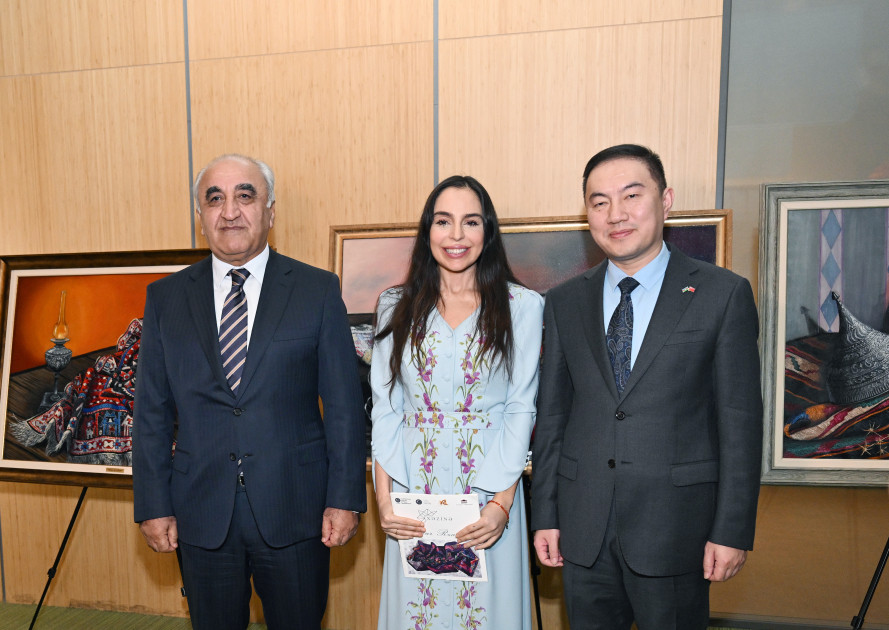 Leyla Əliyeva və Arzu Əliyeva UNEC-də distant Çin dili təhsili alan tələbələrlə görüşüblər<font color=red> - FOTOLAR</font>