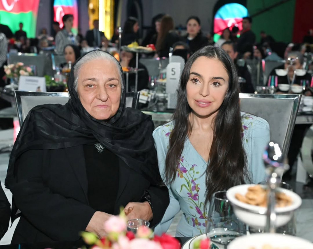 Leyla Əliyeva və Arzu Əliyeva şəhid anaları ilə iftar məclisində iştirak ediblər<font color=red> - FOTOLAR</font>