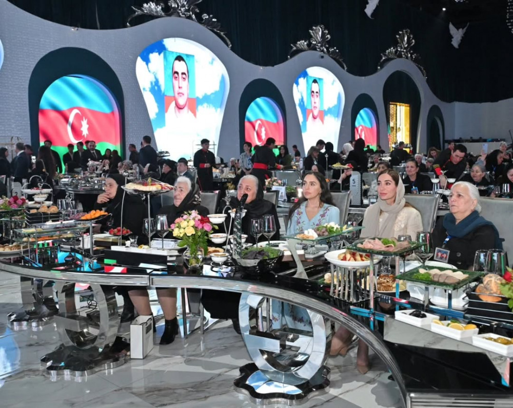 Leyla Əliyeva və Arzu Əliyeva şəhid anaları ilə iftar məclisində iştirak ediblər<font color=red> - FOTOLAR</font>