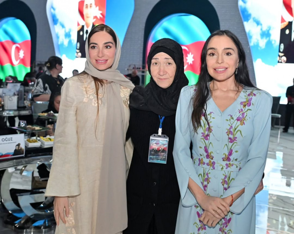 Leyla Əliyeva və Arzu Əliyeva şəhid anaları ilə iftar məclisində iştirak ediblər<font color=red> - FOTOLAR</font>