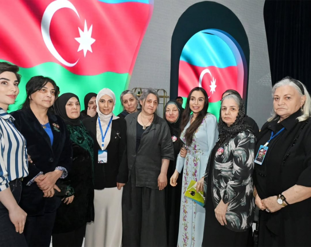Leyla Əliyeva və Arzu Əliyeva şəhid anaları ilə iftar məclisində iştirak ediblər<font color=red> - FOTOLAR</font>