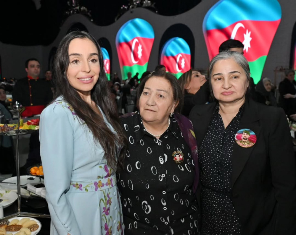 Leyla Əliyeva və Arzu Əliyeva şəhid anaları ilə iftar məclisində iştirak ediblər<font color=red> - FOTOLAR</font>