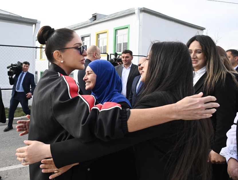 Prezident İlham Əliyev və birinci xanım Mehriban Əliyeva Ağdərənin Həsənriz kəndində sakinlərlə birlikdə Novruz tonqalını alovlandırıblar<font color='red'> - YENİLƏNİB</font><font color=red> - FOTOLAR</font>