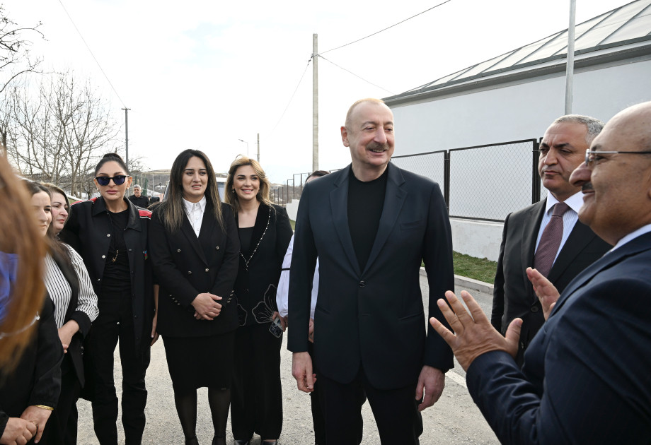 Prezident İlham Əliyev və birinci xanım Mehriban Əliyeva Ağdərənin Həsənriz kəndində sakinlərlə birlikdə Novruz tonqalını alovlandırıblar<font color='red'> - YENİLƏNİB</font><font color=red> - FOTOLAR</font>