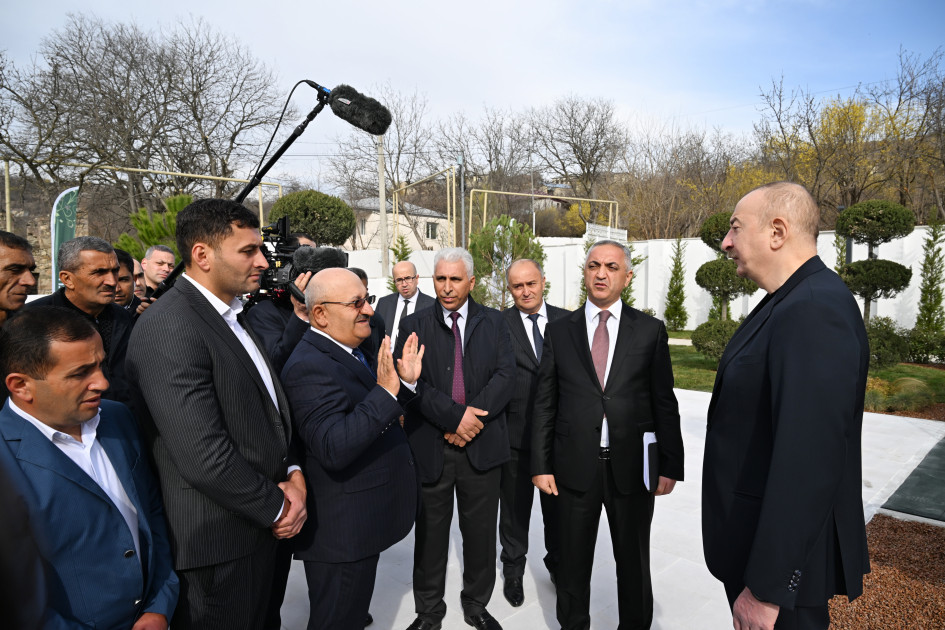 Prezident İlham Əliyev və birinci xanım Mehriban Əliyeva Ağdərənin Həsənriz kəndində sakinlərlə birlikdə Novruz tonqalını alovlandırıblar<font color='red'> - YENİLƏNİB</font><font color=red> - FOTOLAR</font>