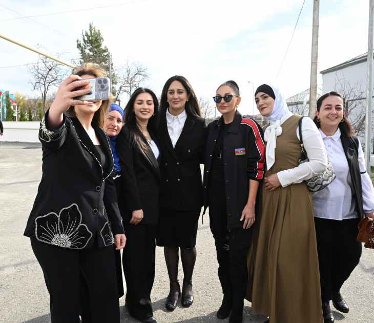 Prezident İlham Əliyev və birinci xanım Mehriban Əliyeva Ağdərənin Həsənriz kəndində sakinlərlə birlikdə Novruz tonqalını alovlandırıblar<font color='red'> - YENİLƏNİB</font><font color=red> - FOTOLAR</font>