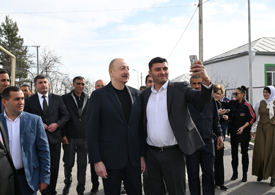 Prezident İlham Əliyev və birinci xanım Mehriban Əliyeva Ağdərənin Həsənriz kəndində sakinlərlə birlikdə Novruz tonqalını alovlandırıblar<font color='red'> - YENİLƏNİB</font><font color=red> - FOTOLAR</font>