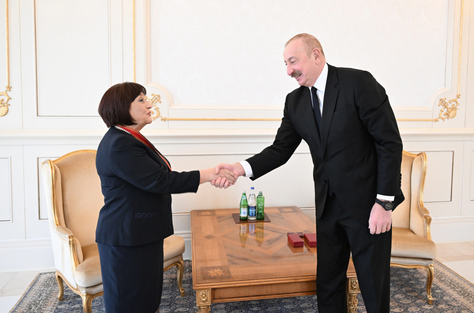 Prezident İlham Əliyev Sahibə Qafarovaya “Şərəf” ordenini təqdim edib<font color='red'> - YENİLƏNƏCƏK</font><font color=red> - FOTOLAR</font>