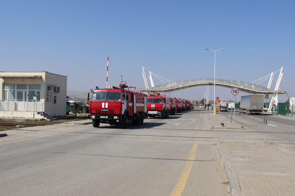 Azərbaycan Prezidentinin tapşırığına əsasən FHN Qırğızıstana maddi-texniki yardım göndərib<font color=red> - FOTOLAR</font>