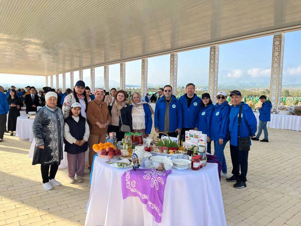 Türkmənistan Prezidenti Azərbaycan stendi ilə tanış olub<font color=red> - FOTOLAR</font>