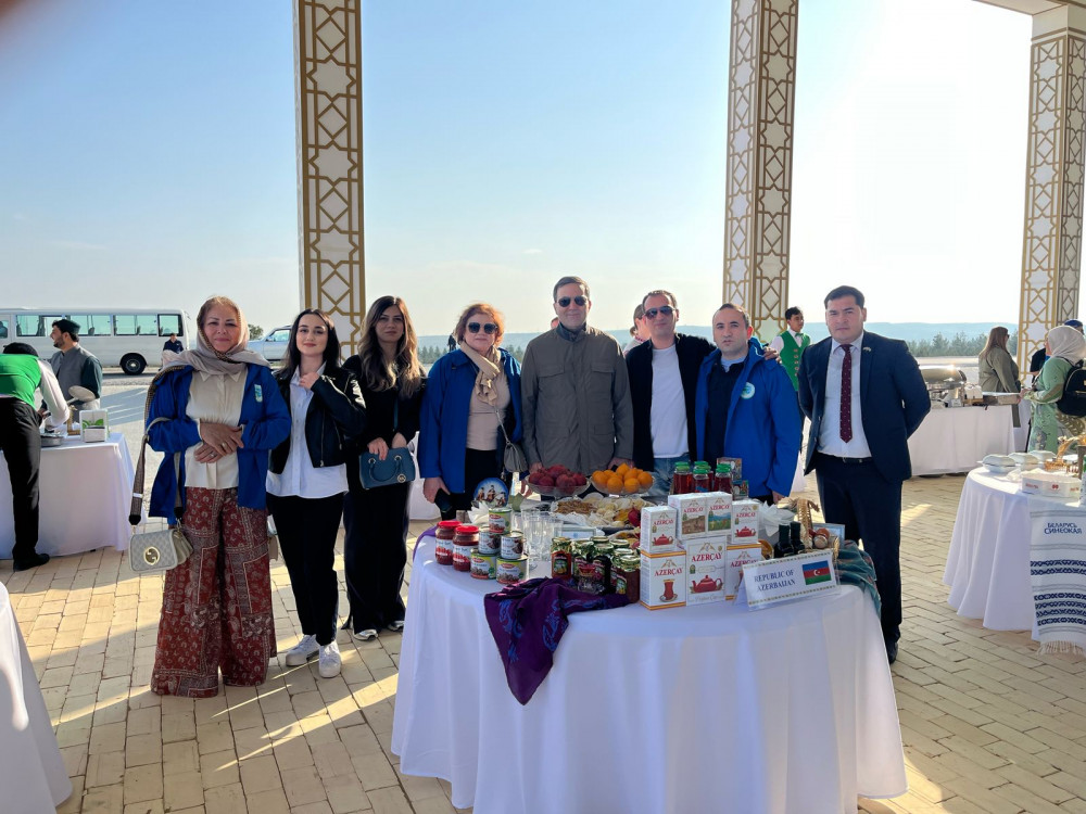 Türkmənistan Prezidenti Azərbaycan stendi ilə tanış olub<font color=red> - FOTOLAR</font>