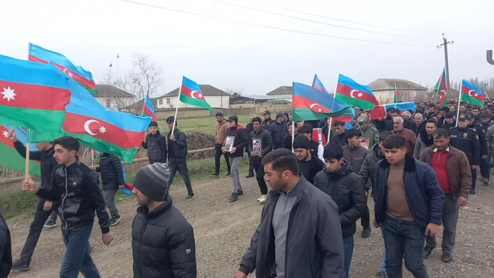 Gədəbəydə qar uçqununda həlak olan əsgər Əli İmanov Sabirabadda dəfn edilib<font color=red> - FOTOLAR</font>