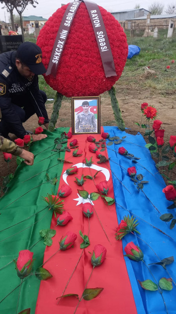 Gədəbəydə qar uçqununda həlak olan əsgər Əli İmanov Sabirabadda dəfn edilib<font color=red> - FOTOLAR</font>