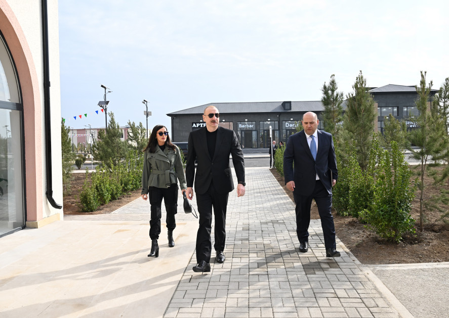 Prezident İlham Əliyev və birinci xanım Mehriban Əliyeva Ağdamın Sarıcalı kəndinin birinci mərhələsinin açılışında iştirak ediblər<font color=red> - FOTOLAR</font>