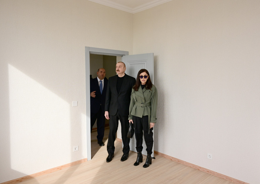Prezident İlham Əliyev və birinci xanım Mehriban Əliyeva Ağdamın Sarıcalı kəndinin birinci mərhələsinin açılışında iştirak ediblər<font color=red> - FOTOLAR</font>