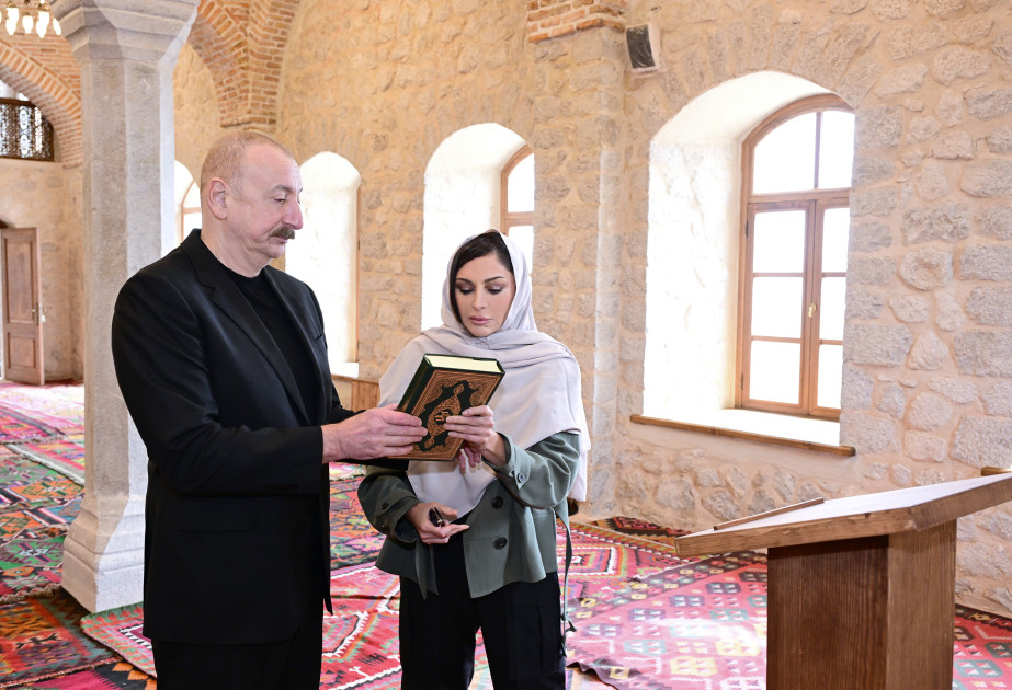 Prezident və birinci xanım Mehriban Əliyeva Şuşada bir sıra açılışlarda iştirak edib<font color='red'> - YENİLƏNİB</font><font color=red> - FOTOLAR</font>