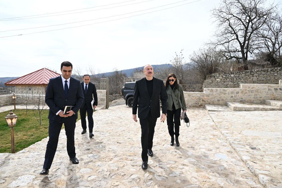 Prezident və birinci xanım Mehriban Əliyeva Şuşada bir sıra açılışlarda iştirak edib<font color='red'> - YENİLƏNİB</font><font color=red> - FOTOLAR</font>