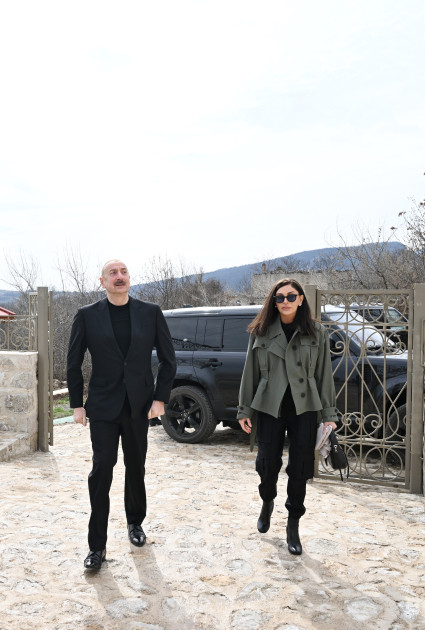 Prezident və birinci xanım Mehriban Əliyeva Şuşada bir sıra açılışlarda iştirak edib<font color='red'> - YENİLƏNİB</font><font color=red> - FOTOLAR</font>