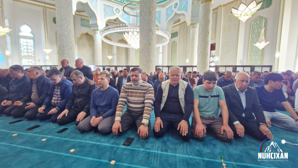 Naxçıvanda bayram namazı qılınıb<font color=red> - FOTOLAR</font>
