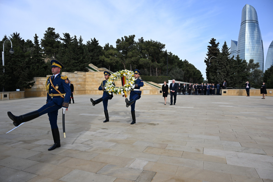 Almaniya Prezidenti Frank-Valter Ştaynmayer Şəhidlər xiyabanını ziyarət edib<font color=red> - FOTOLAR</font>