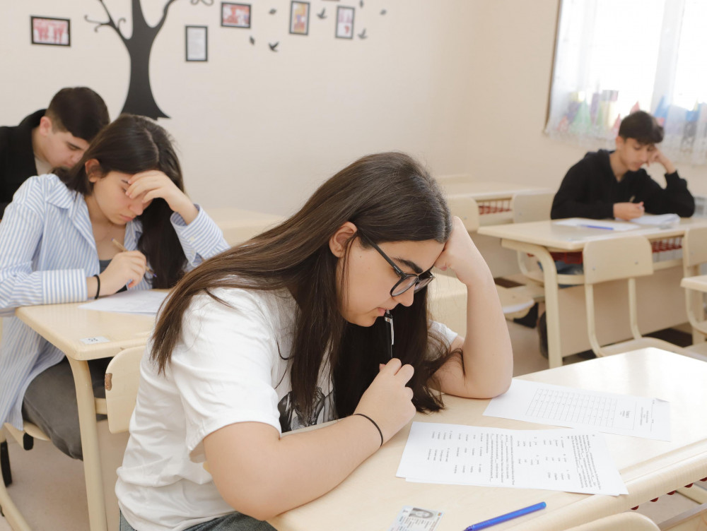 Naxçıvanda VIII-IX sinif şagirdləri üçün ingilis dili olimpiadası təşkil olunub<font color=red> - FOTOLAR</font>