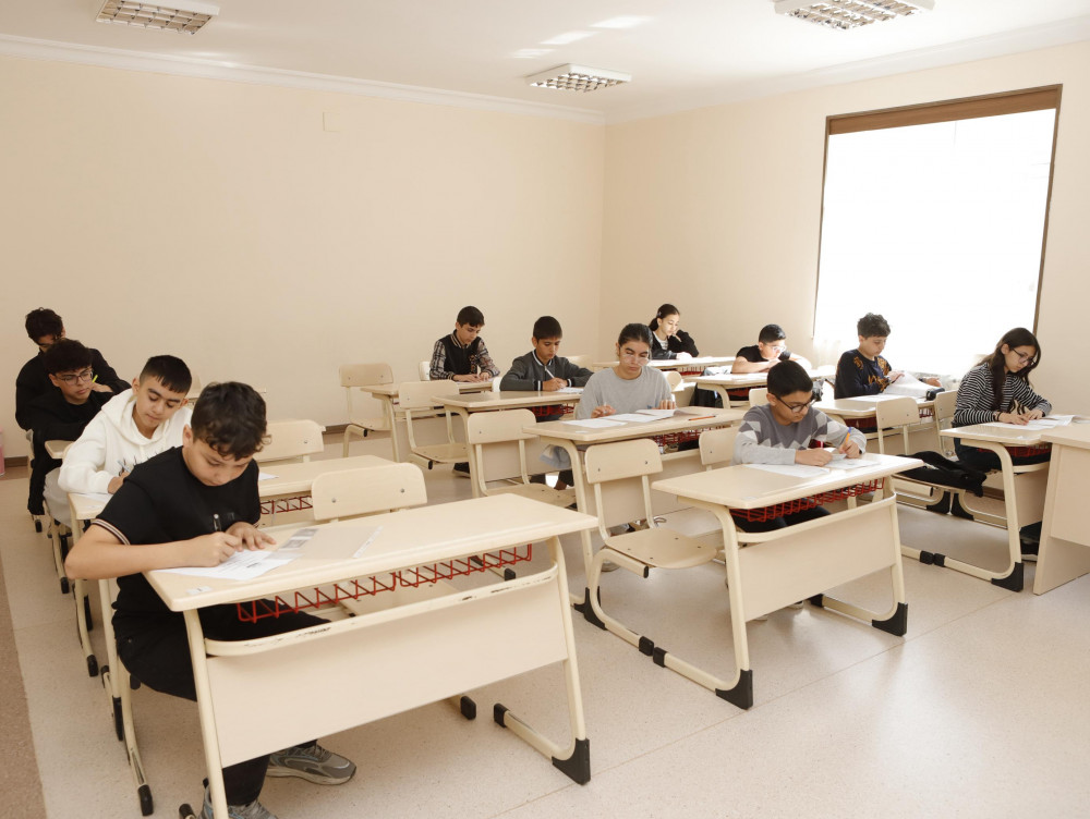 Naxçıvanda VIII-IX sinif şagirdləri üçün ingilis dili olimpiadası təşkil olunub<font color=red> - FOTOLAR</font>