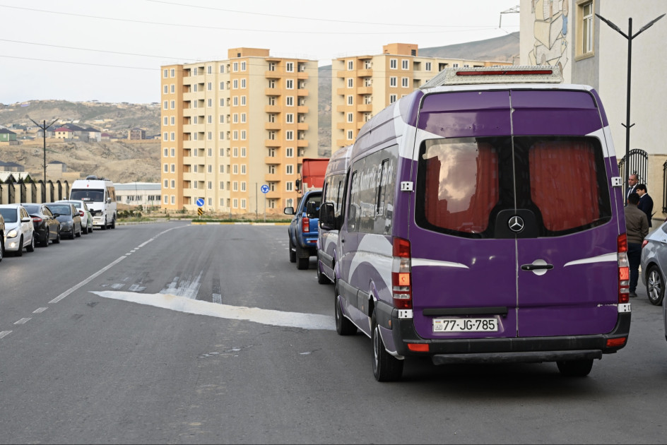 Böyük Qayıdış: Ağdam rayonunun Sarıcalı kəndinə növbəti köç karvanı yola salınıb<font color=red> - FOTOLAR</font>