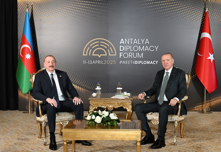 Antalyada Azərbaycan Prezidenti İlham Əliyevin Türkiyə Prezidenti Rəcəb Tayyib Ərdoğan ilə görüşü keçirilib <font color='red'> - YENİLƏNİB</font><font color=red> - FOTOLAR</font>