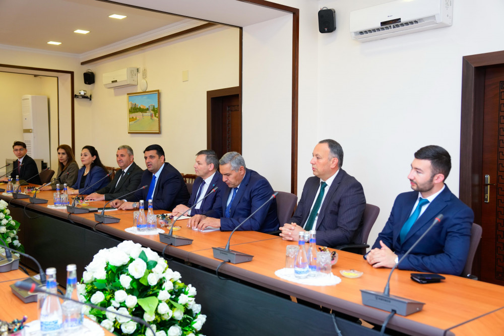 NDU-nun rektoru Elbrus İsayev “Bədii yaradıcılıq müsabiqə-festivalı”nda iştirak edəcək nümayəndə heyəti ilə görüşüb<font color=red> - FOTOLAR</font>