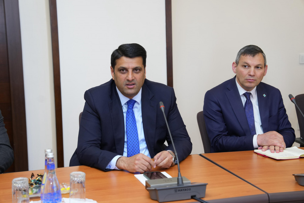 NDU-nun rektoru Elbrus İsayev “Bədii yaradıcılıq müsabiqə-festivalı”nda iştirak edəcək nümayəndə heyəti ilə görüşüb<font color=red> - FOTOLAR</font>