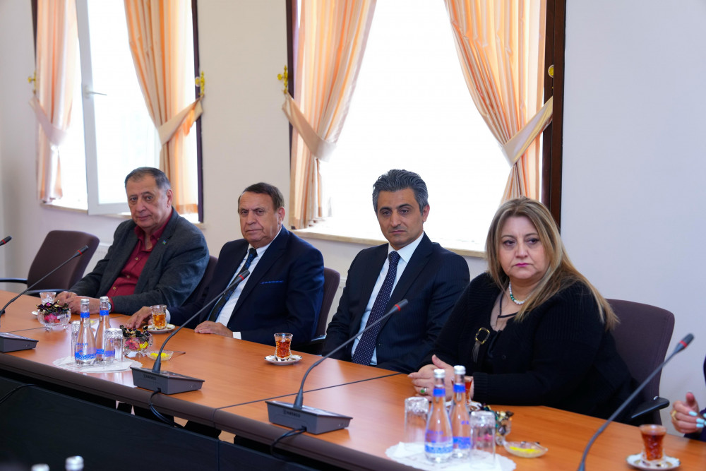 NDU-nun rektoru Elbrus İsayev “Bədii yaradıcılıq müsabiqə-festivalı”nda iştirak edəcək nümayəndə heyəti ilə görüşüb<font color=red> - FOTOLAR</font>