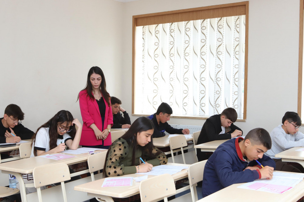 Naxçıvanda 5 minə yaxın şagirdin iştirakı ilə IX  siniflər üçün növbəti buraxılış qiymətləndirmə monitorinqi keçirilib<font color=red> - FOTOLAR</font>