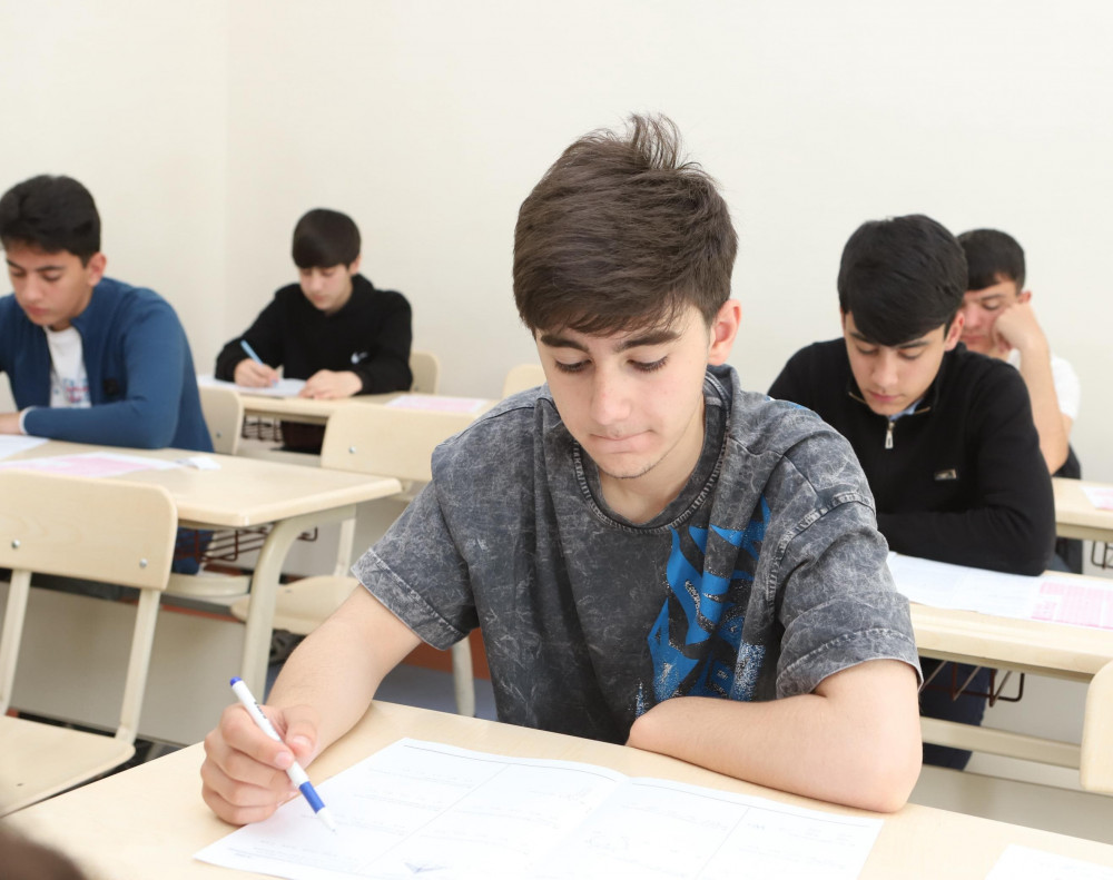 Naxçıvanda 5 minə yaxın şagirdin iştirakı ilə IX  siniflər üçün növbəti buraxılış qiymətləndirmə monitorinqi keçirilib<font color=red> - FOTOLAR</font>