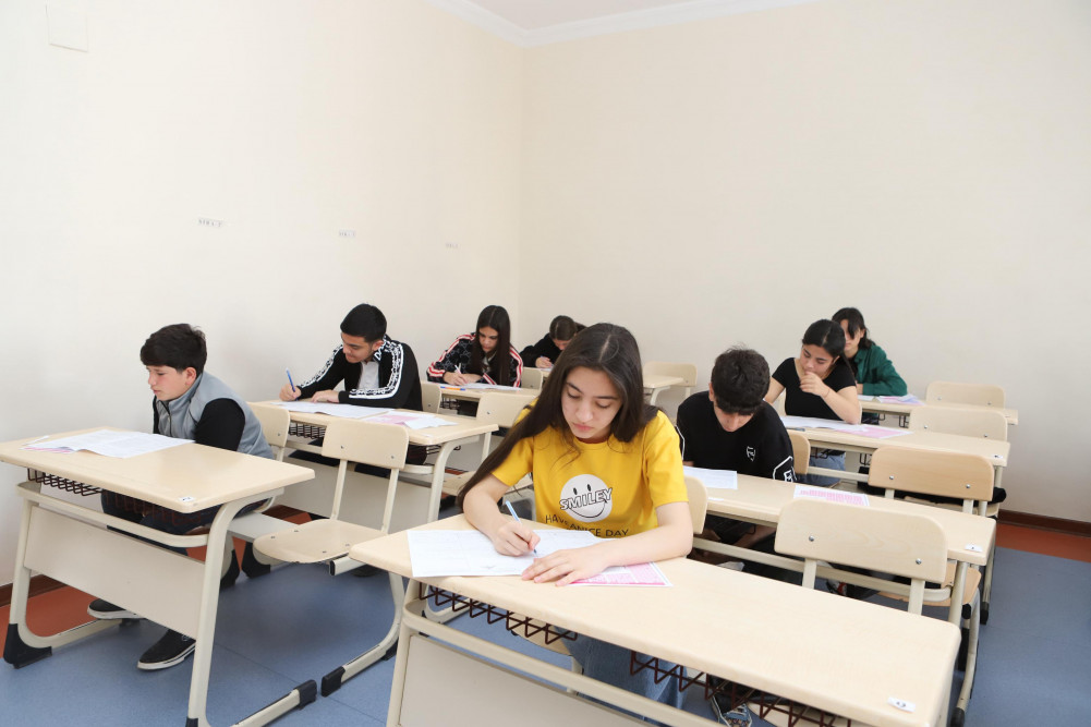 Naxçıvanda 5 minə yaxın şagirdin iştirakı ilə IX  siniflər üçün növbəti buraxılış qiymətləndirmə monitorinqi keçirilib<font color=red> - FOTOLAR</font>