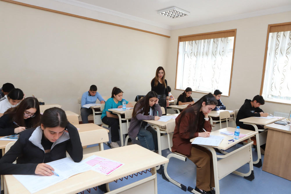 Naxçıvanda 5 minə yaxın şagirdin iştirakı ilə IX  siniflər üçün növbəti buraxılış qiymətləndirmə monitorinqi keçirilib<font color=red> - FOTOLAR</font>