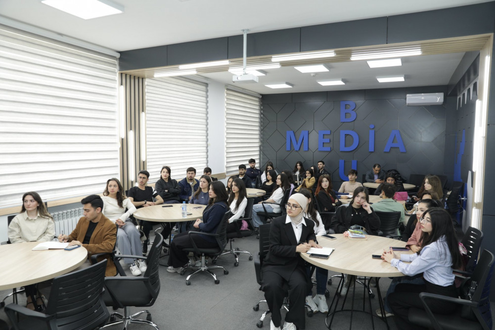 Bakı Dövlət Universitetinin “Jurnalistika” fakültəsində təhsil alan tələbələr üçün master-klas təşkil edilib<font color=red> - FOTOLAR</font>