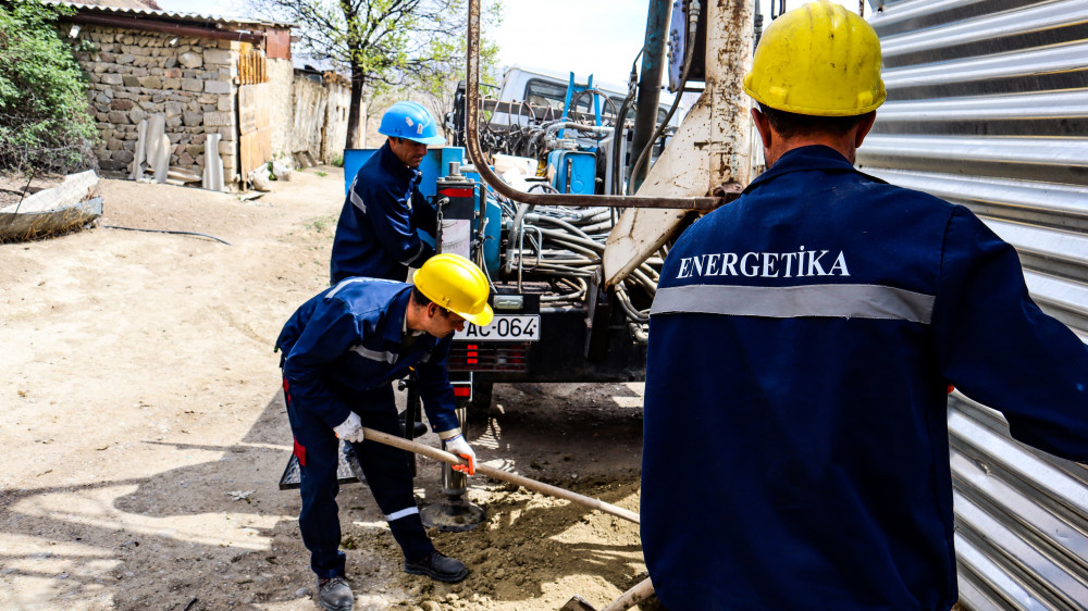 Babək rayonunun Nəhəcir kəndində elektrik təsərrüfatı yenidən qurulur<font color=red> - FOTOLAR</font>