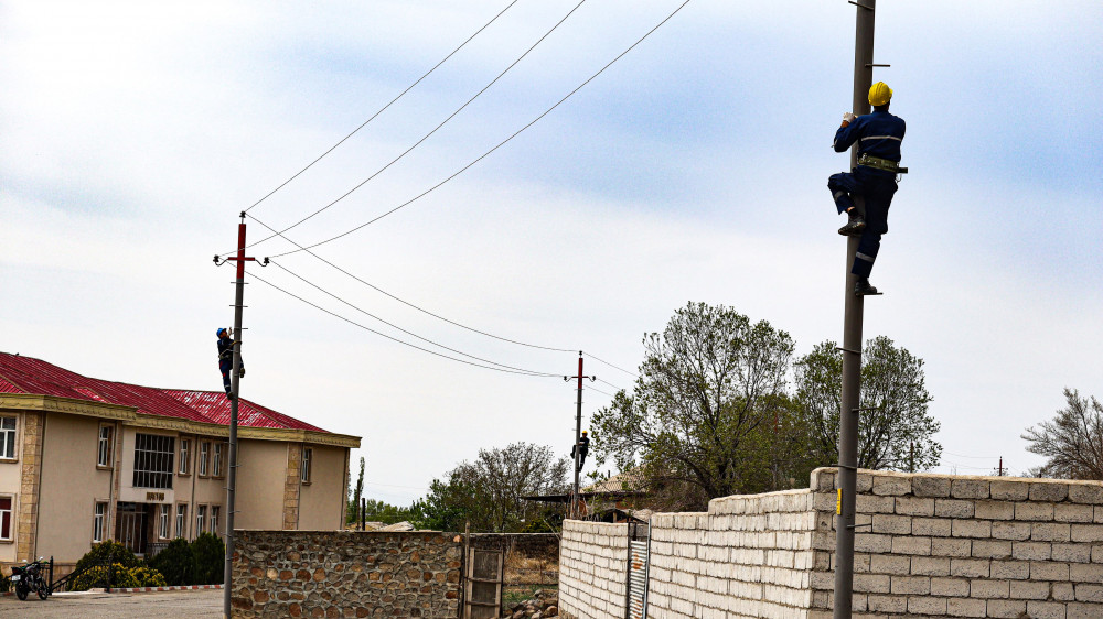 Babək rayonunun Nəhəcir kəndində elektrik təsərrüfatı yenidən qurulur<font color=red> - FOTOLAR</font>