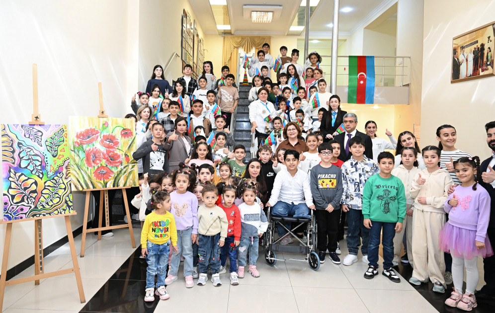 Birinci vitse-prezident Mehriban Əliyeva və Heydər Əliyev Fondunun vitse-prezidenti Leyla Əliyeva Bakıdakı 1 saylı körpələr evində və 1 saylı uşaq evi sosial xidmət müəssisəsində olublar<font color=red> - FOTOLAR</font>