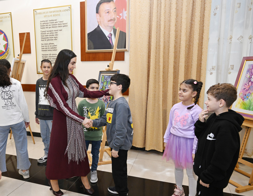 Birinci vitse-prezident Mehriban Əliyeva və Heydər Əliyev Fondunun vitse-prezidenti Leyla Əliyeva Bakıdakı 1 saylı körpələr evində və 1 saylı uşaq evi sosial xidmət müəssisəsində olublar<font color=red> - FOTOLAR</font>