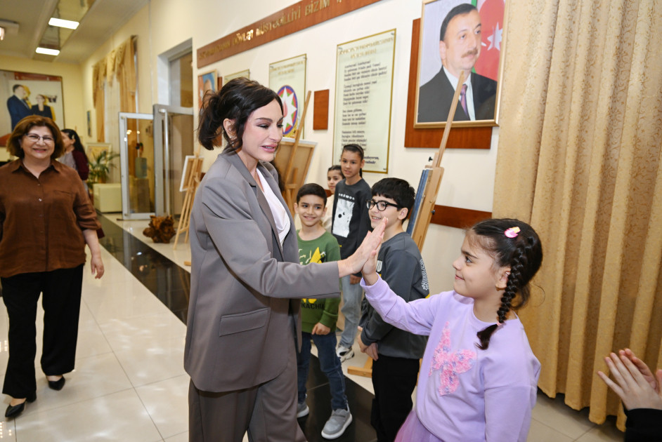 Birinci vitse-prezident Mehriban Əliyeva və Heydər Əliyev Fondunun vitse-prezidenti Leyla Əliyeva Bakıdakı 1 saylı körpələr evində və 1 saylı uşaq evi sosial xidmət müəssisəsində olublar<font color=red> - FOTOLAR</font>