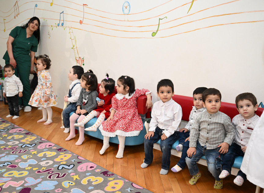 Birinci vitse-prezident Mehriban Əliyeva və Heydər Əliyev Fondunun vitse-prezidenti Leyla Əliyeva Bakıdakı 1 saylı körpələr evində və 1 saylı uşaq evi sosial xidmət müəssisəsində olublar<font color=red> - FOTOLAR</font>