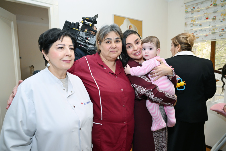 Birinci vitse-prezident Mehriban Əliyeva və Heydər Əliyev Fondunun vitse-prezidenti Leyla Əliyeva Bakıdakı 1 saylı körpələr evində və 1 saylı uşaq evi sosial xidmət müəssisəsində olublar<font color=red> - FOTOLAR</font>