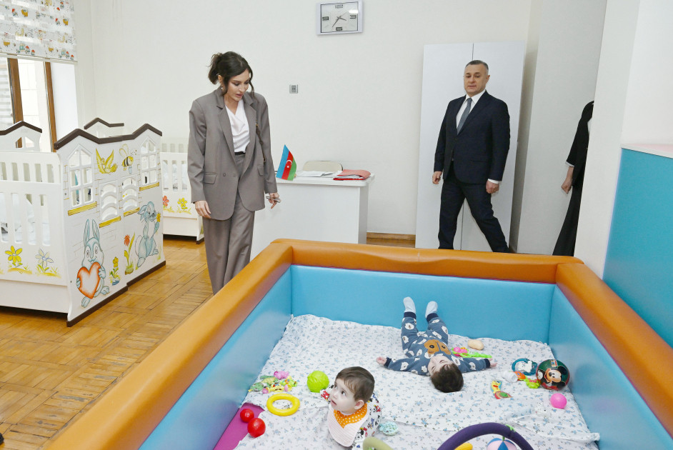 Birinci vitse-prezident Mehriban Əliyeva və Heydər Əliyev Fondunun vitse-prezidenti Leyla Əliyeva Bakıdakı 1 saylı körpələr evində və 1 saylı uşaq evi sosial xidmət müəssisəsində olublar<font color=red> - FOTOLAR</font>